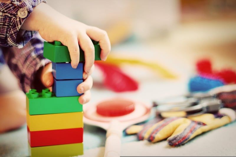 Projet de bricolage pour enfants 2026 : construire un nichoir à oiseaux amusant